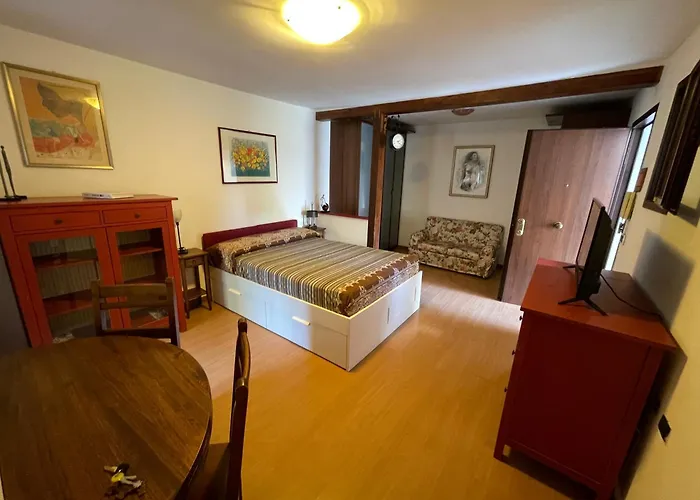 House With Private Garden Rom