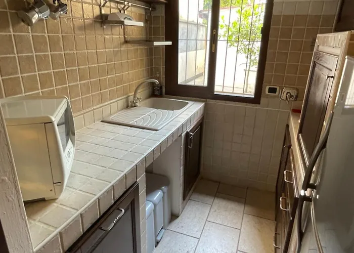 House With Private Garden Apartment Rom