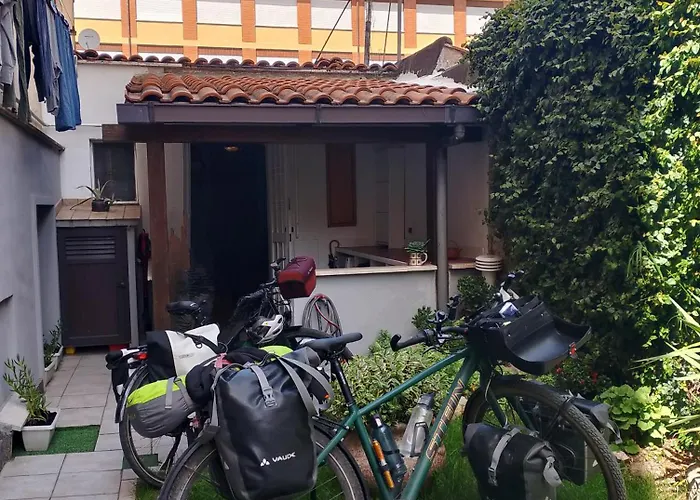 Apartment House With Private Garden Rom